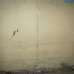 Вертикальные трещины в кирпичной кладке стены длиной до 1,5м шириной раскрытия до 2мм